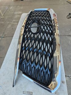 Infiniti QX60 grille oem.