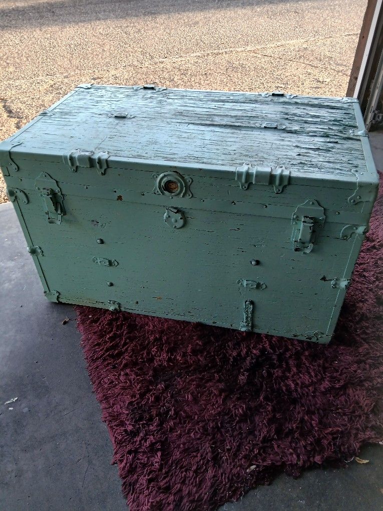 Old VINTAGE Trunk/ 3ftL ×21 In W × 22in H