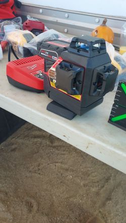 Milwaukee
M12 12-Volt Lithium-lon
Cordless Green 250 ft. 3-Plane
Laser Level Kit with One 4.0 Ah
Battery, Charger .... no