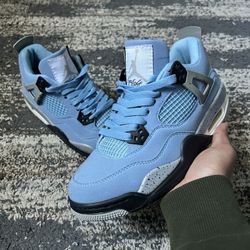 Jordan 4 UNC size 7 