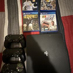 Ps4 With Three Controllers And Five games 