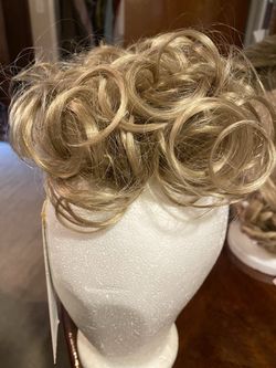 Brand New Mona Lisa Brand Ponytail Curly Wig ( Blonde Ombré Color) 