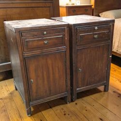 Small 2x Nightstands Pickup Only 