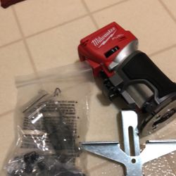 Milwaukee M18 FUEL 18-Volt Lithium-Ion Brushless Cordless Compact Router (Tool-Only)