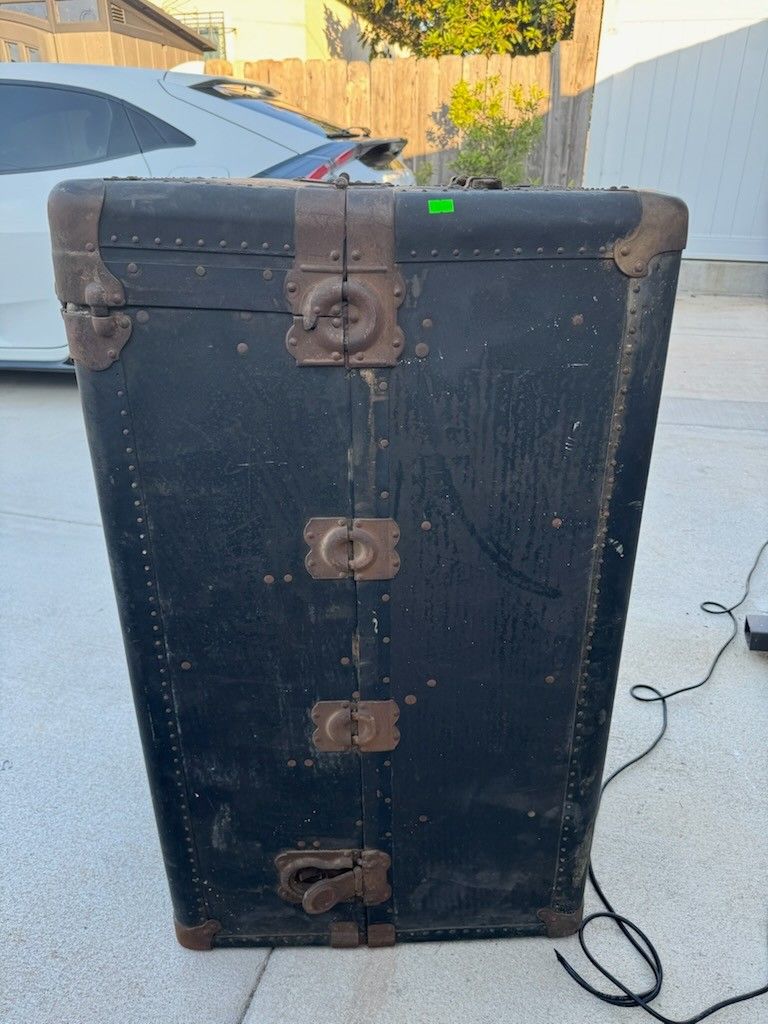 Hartmann cushion-top wardrobe steamer trun