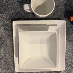 Crate and Barrel Dinner Set