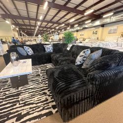 Mention Jon Green to the staff to confirm this price/offer! 🔥 Black Color Corduroy Sectional Couch Set 🌟 Fast Delivery