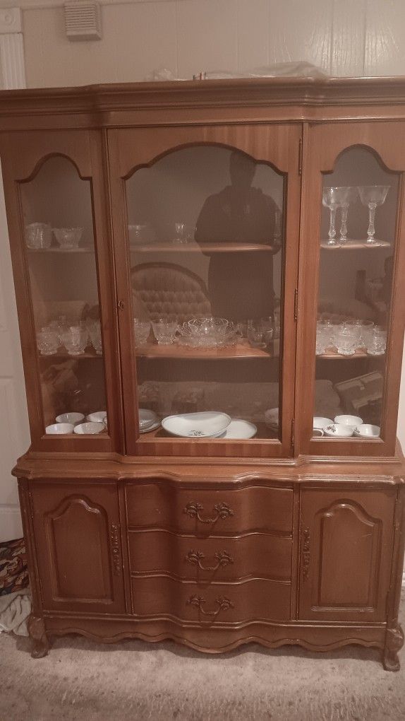 Antique Furniture & China Plates & Crystal