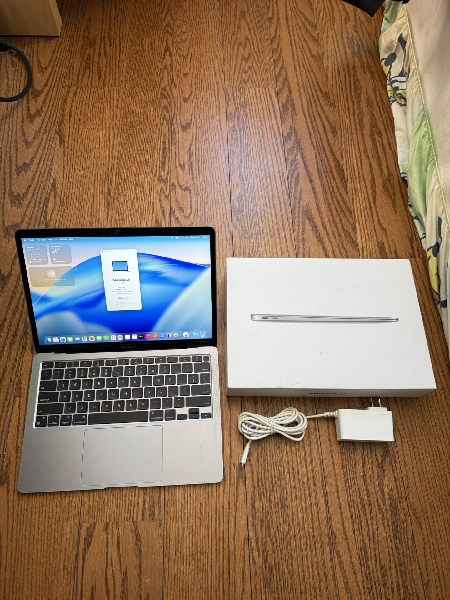 MacBook Air 13 2020 M1/8GB RAM/256GB SSD/Fully Functional