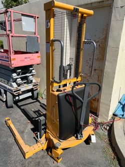 ULINE H-5439 Semi-Electric Straddle Stacker ā 2,200 LB Capacity