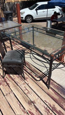 Glass table with 4 chairs