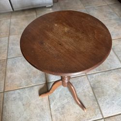 Vintage Willett Furniture Co. Solid Walnut Pedestal Table – Mid-Century Classic