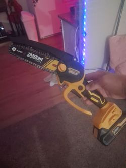 Dewalt 8inch Cordless chain saw
