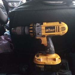 DeWalt XRP  18 Volt Drill W/ 2 18v Batteries And Charger 