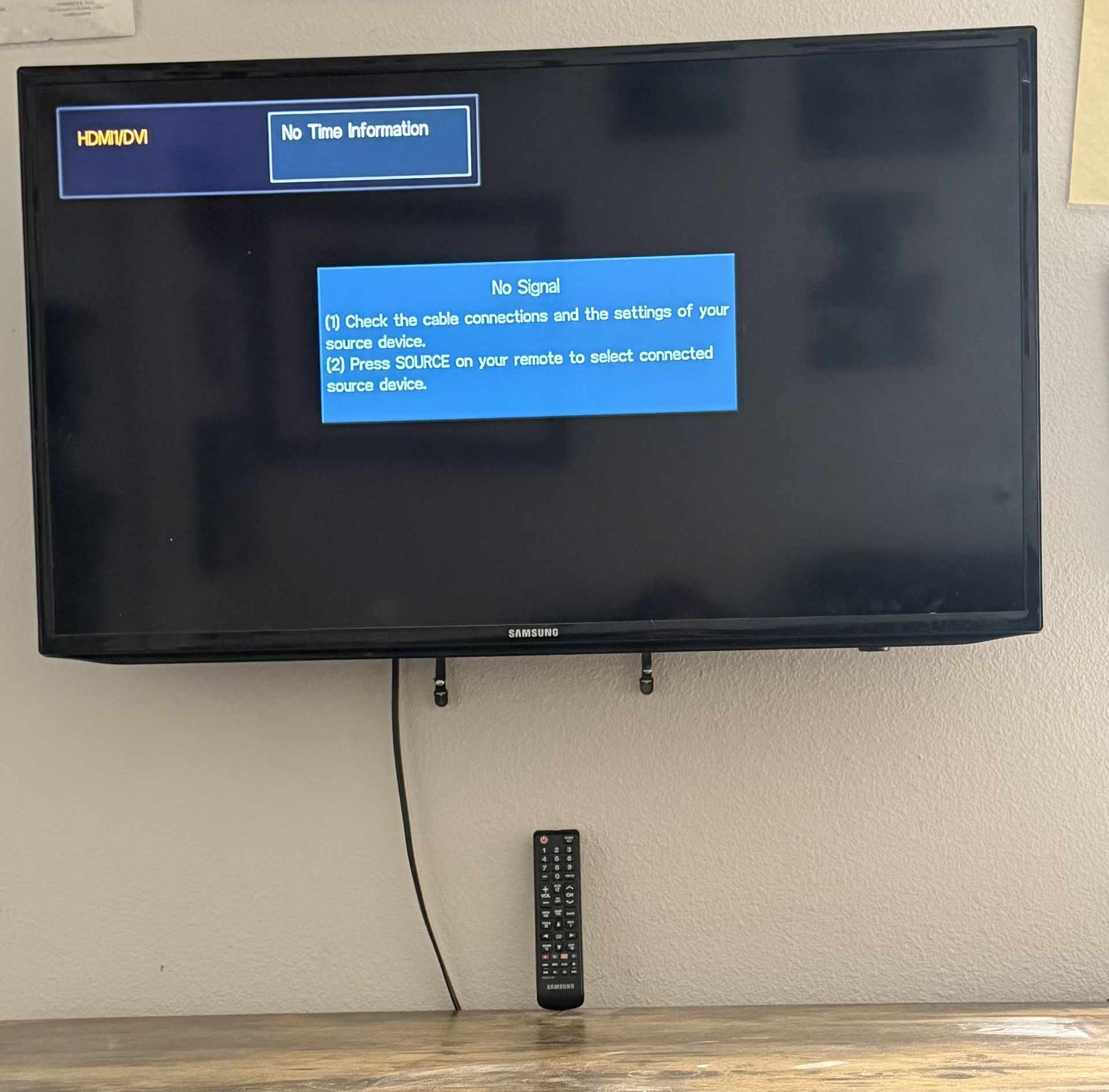 40” Samsung TV + Wall Mount