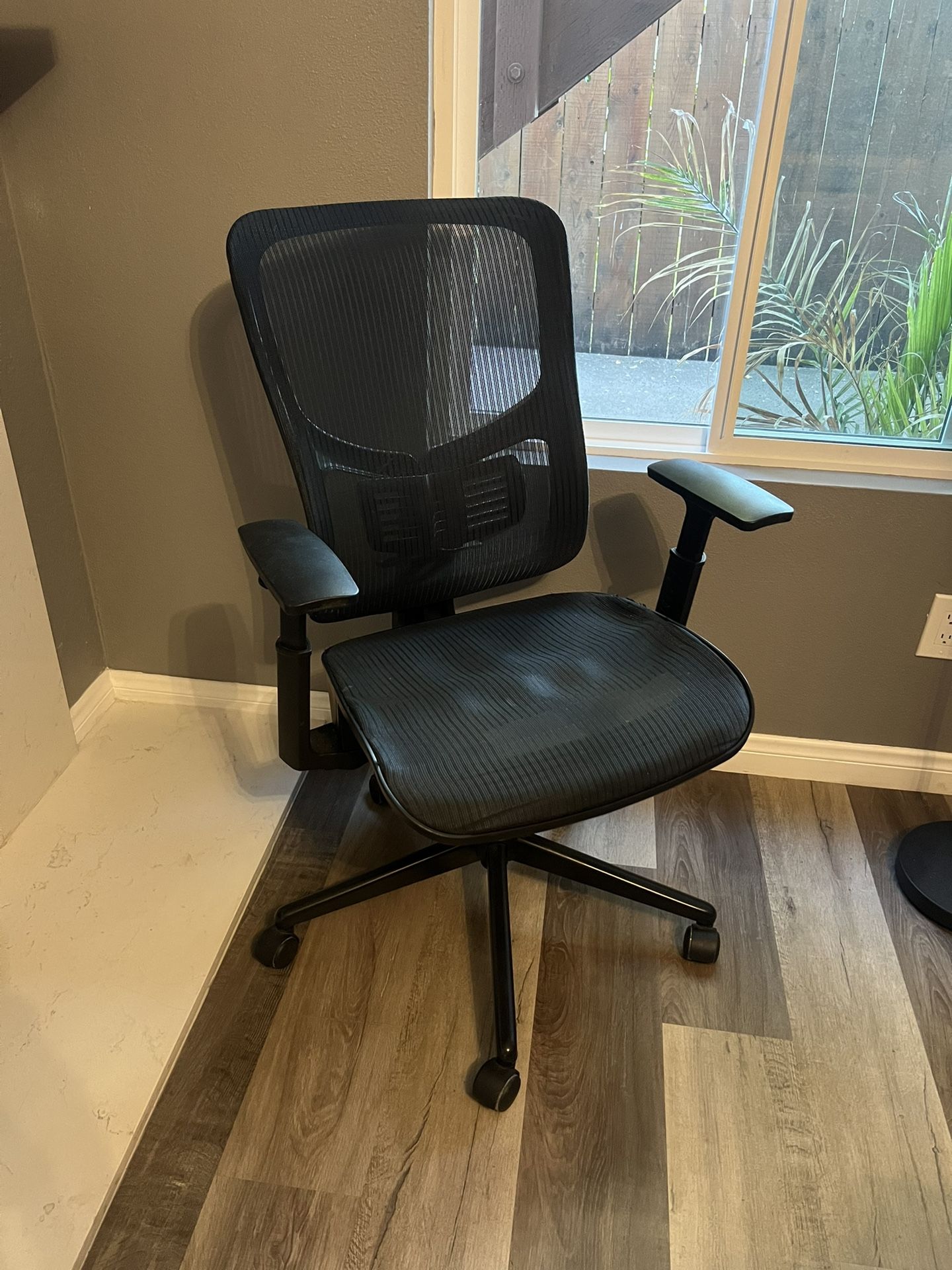 Ergonomic Mesh Desk, Office, Or Gaming Computer Chair