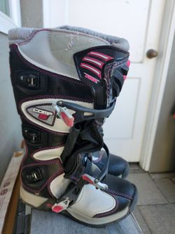 Women dirt bike boots