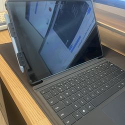 Surface Pro 7 w/ pen and Keyboard