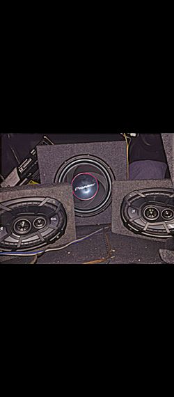 12 inch Pioneer Subwoofer + 4 channel 300 Watt Infiniti Amp + RCA Cables + Two 6x9 Kickers (boxed)