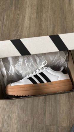 Adidas Court Bold