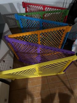 Play pin