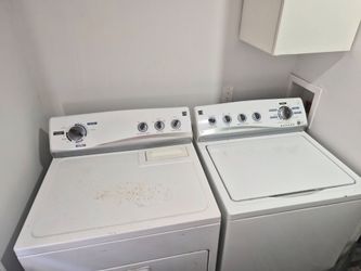 Kenmore washer and dryer set in very good condition