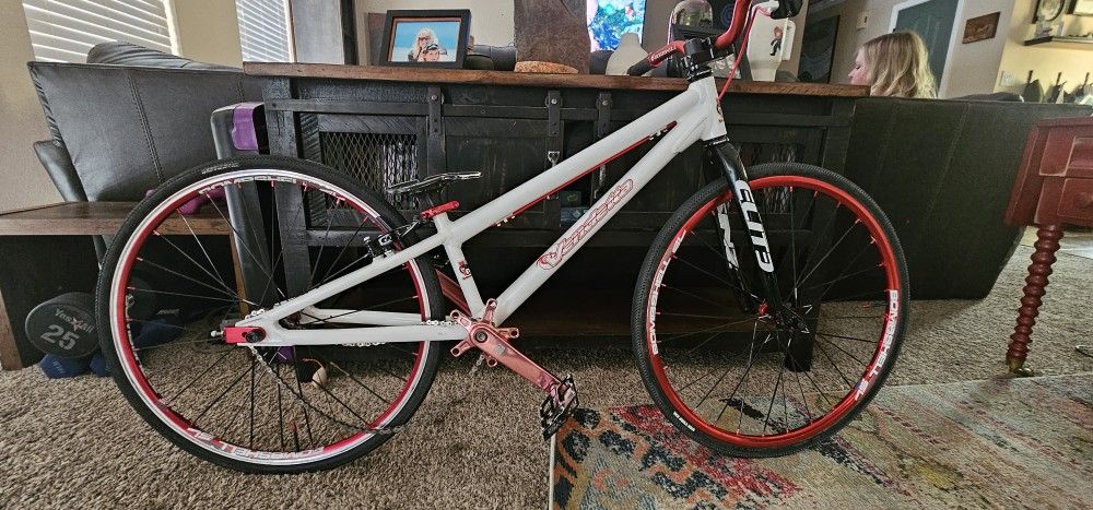 Vendetta Expert Cruiser BMX Race Bike