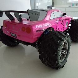 Hello Kitty Custom 4x4 RC Car 