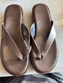 Ambercrombie and finch size 9 woman’s