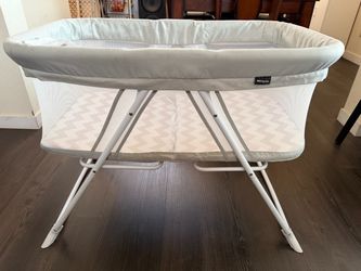 MiClassic Baby Bassinet with Mesh Sides