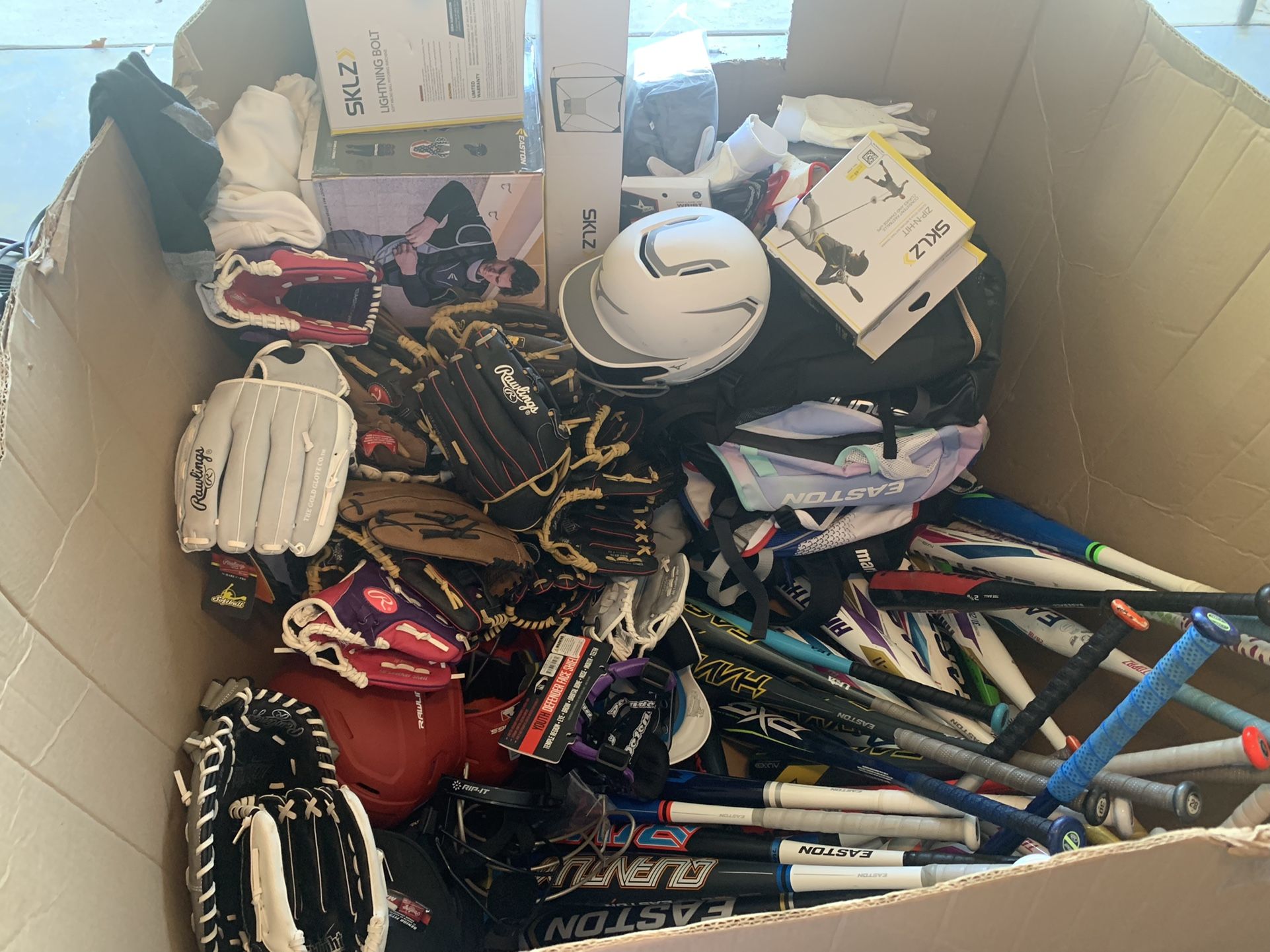 Wholesale 1 Pallet Of Baseball And Softball Items Bats Gloves Protector Helmets