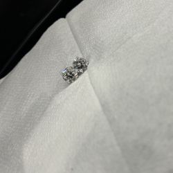 4 CT DIAMOND STUD EARRINGS 