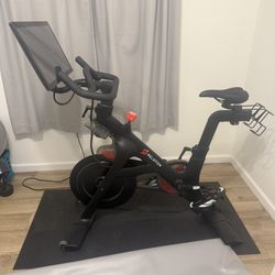 Peloton, Shoes And Mat