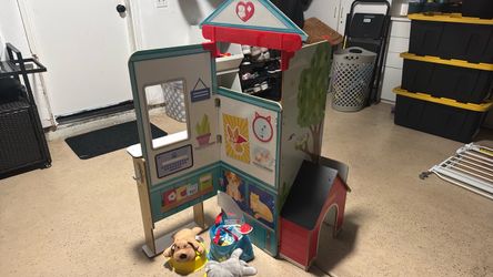 Kid craft fold out vet hospital