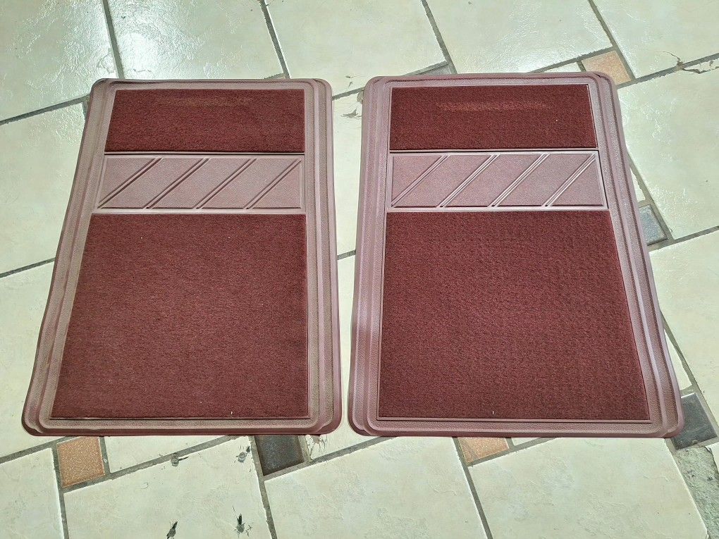 New 2 car/truck front mats $20 firm
2 tapetes nuevos para carro/camioneta $20 firme