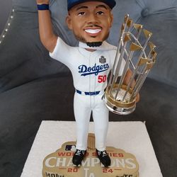 MOOKIE BETTS - Bobblehead