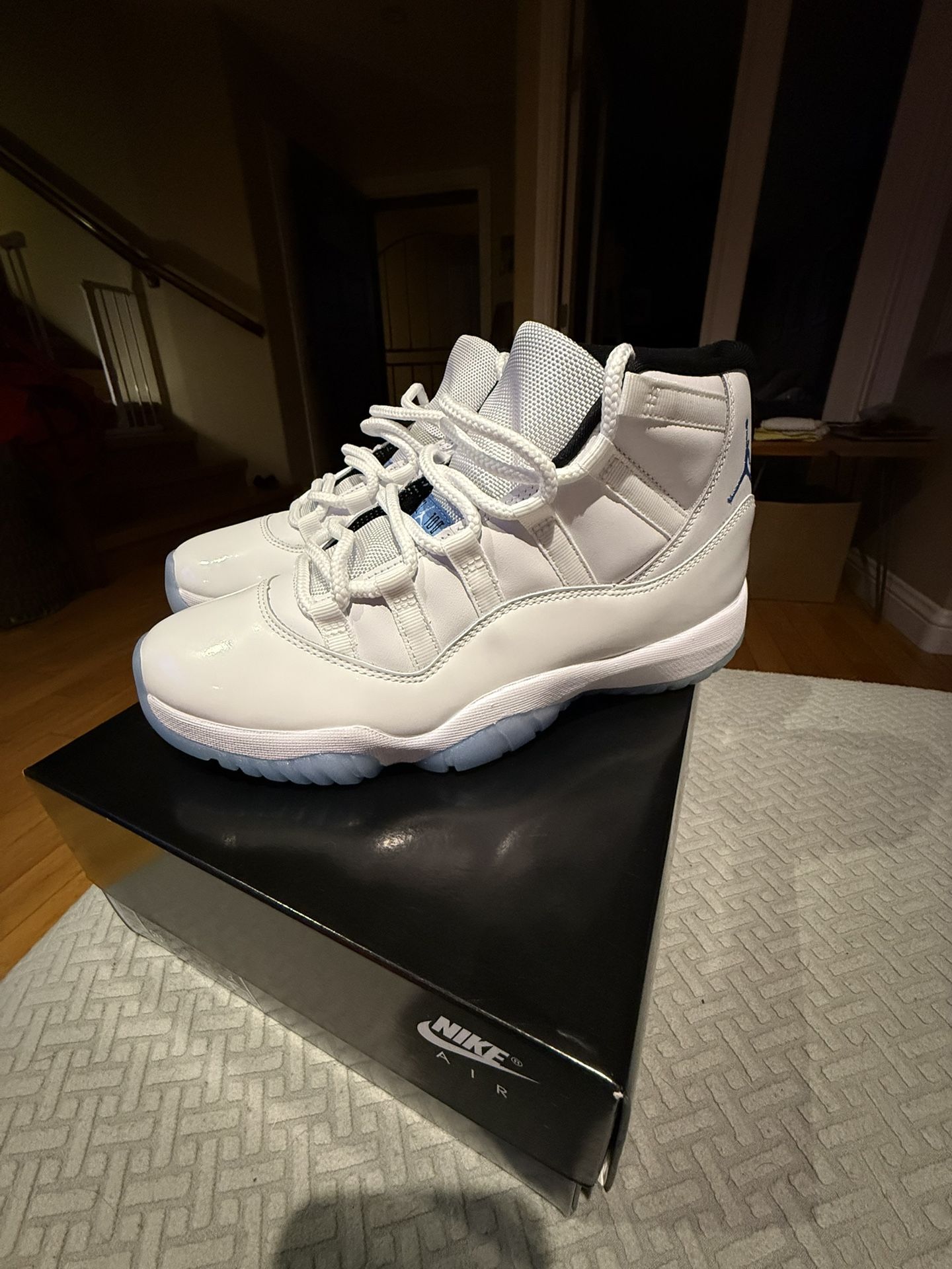 Jordan 11 Legend blue Size 8.5