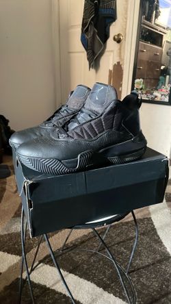 Jordan Stay Loyal (Size 8)