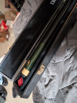 Collapsible pool cue in hard case