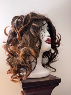 Wigs - Short, big curls