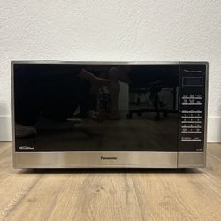 Panasonic - 2.2-Cu. Ft. Built-In/Countertop Cyclonic Wave Microwave Oven with Inverter Technology