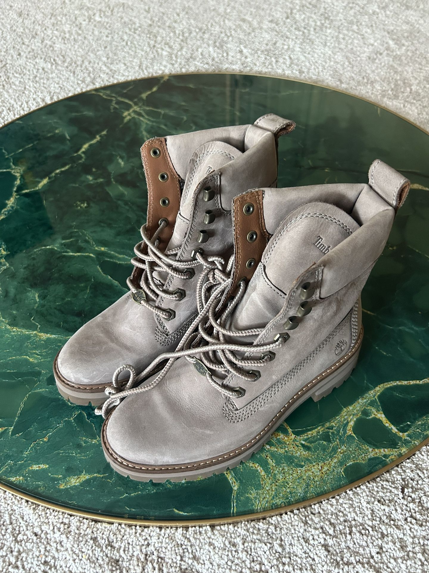 Mauve Timberlands Women’s 6.5