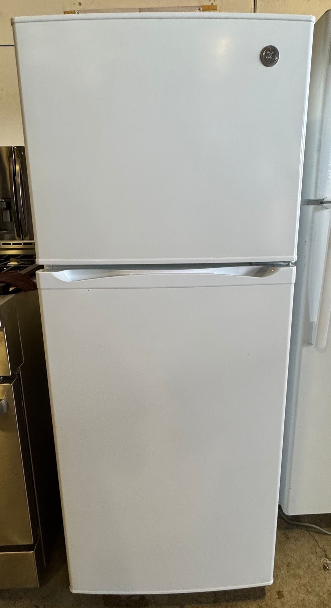 😍BIG SALE🔥 GE,TOP-FREEZER REFRIGERATOR/90 days of warranty🤩💫