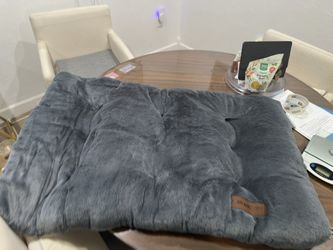 Vibrant Life Extra Large Tufted Pillow Dog Bed, Black and White, 40x26