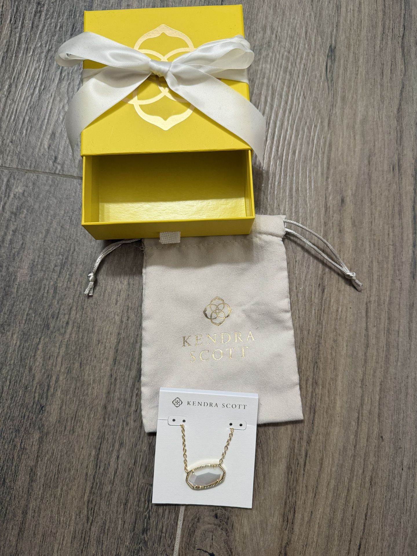 Kendra Scott Big Pendant Necklace