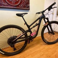 Women’s Cannondale mountain bike