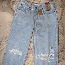 WOMENS LEVIS JEANS SIZE 27
