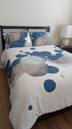 Full bed with box spring and mattress like new