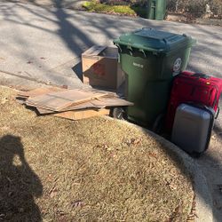 Free moving boxes at the curb