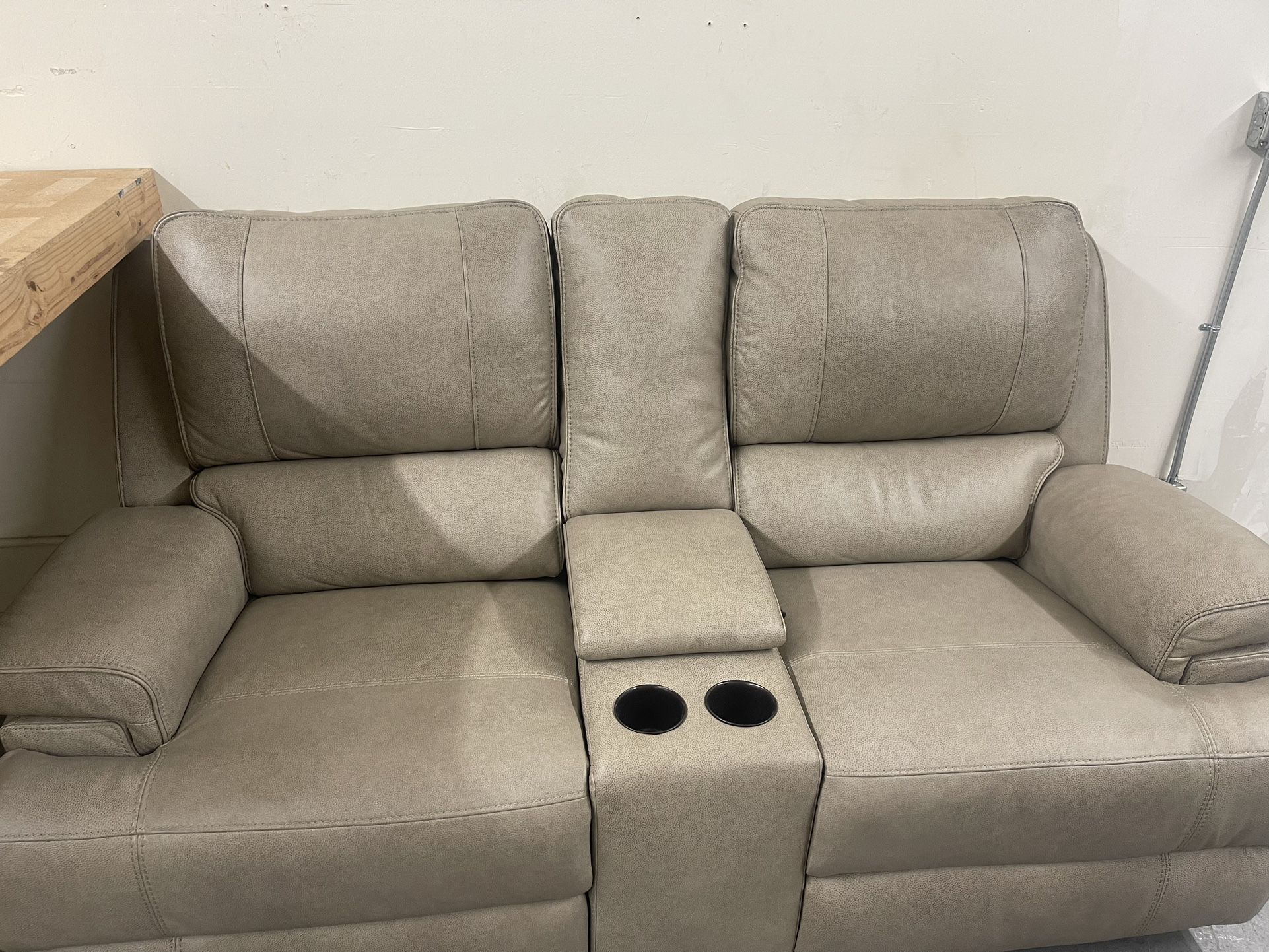 Leather Pinnacle Power Wall Reclining Loveseat